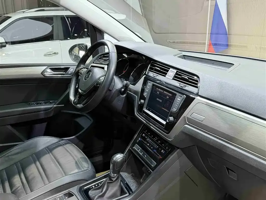 Volkswagen Touran 2022 из CN, фото 9