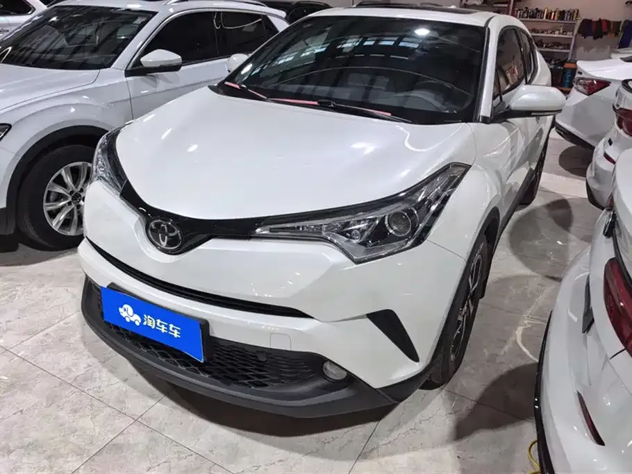 Toyota C-HR — фото 1