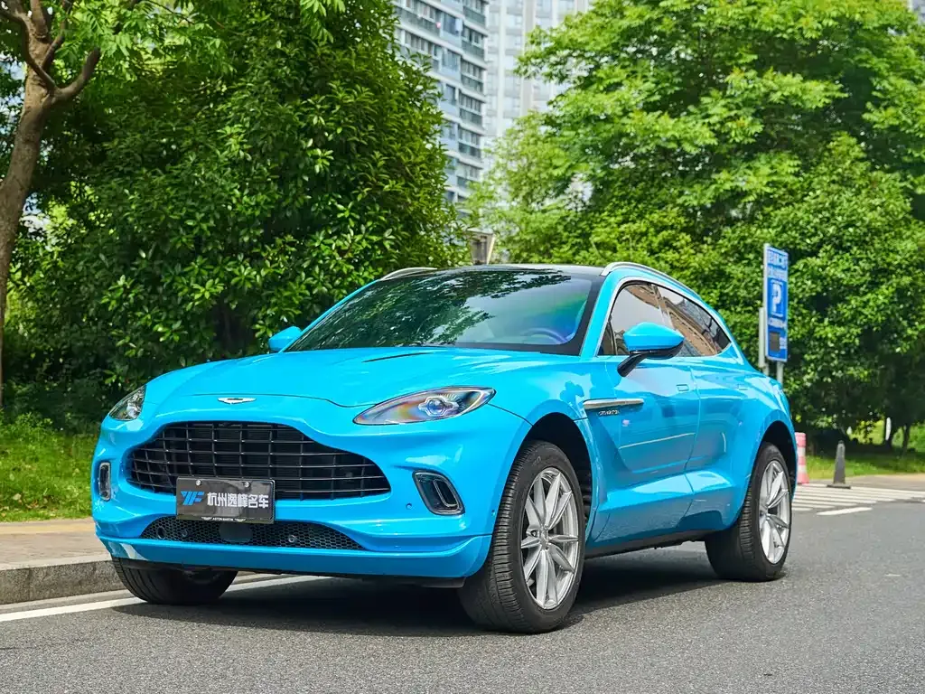 Aston Martin DBX — фото 1