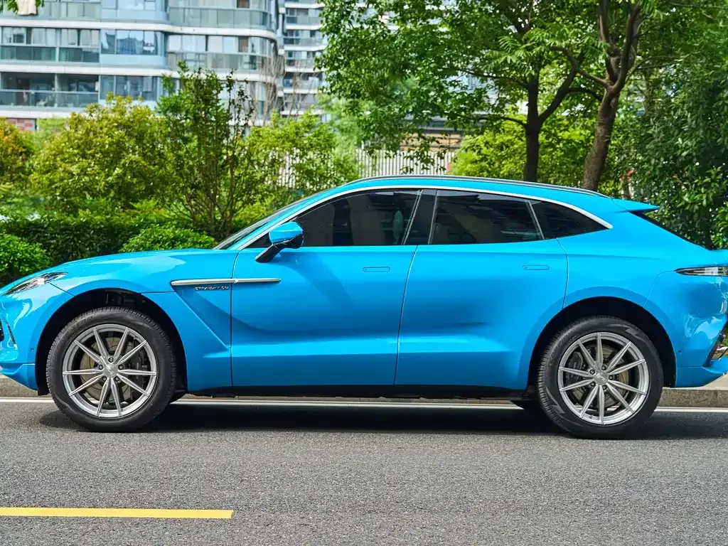 Aston Martin DBX — фото 6