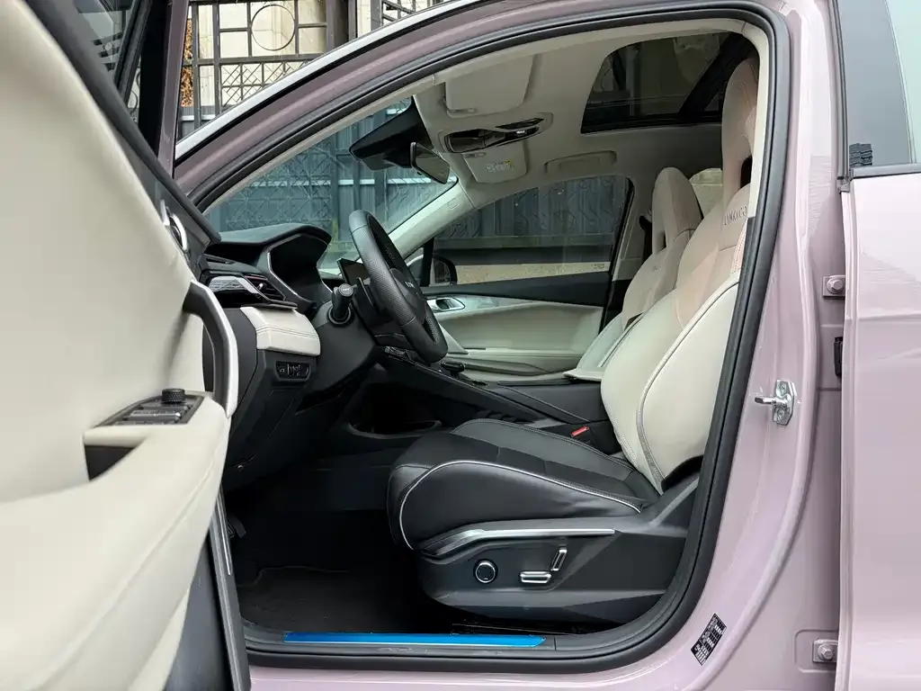 Lynk & Co 06 2023 из CN, фото 5