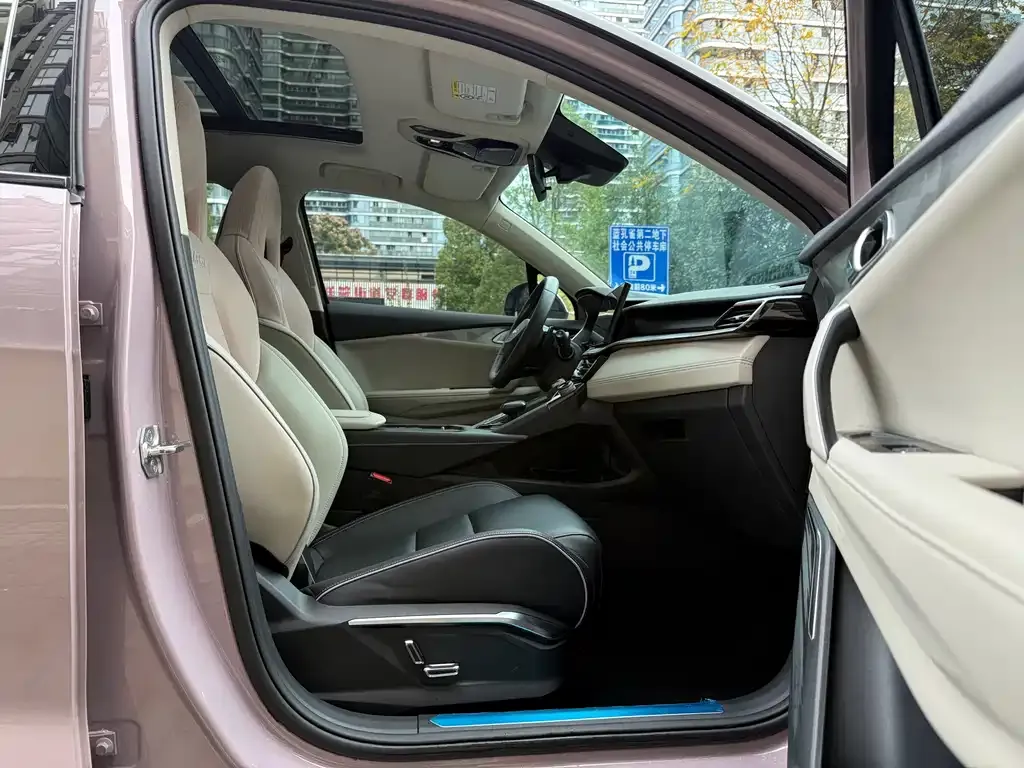 Lynk & Co 06 2023 из CN, фото 8