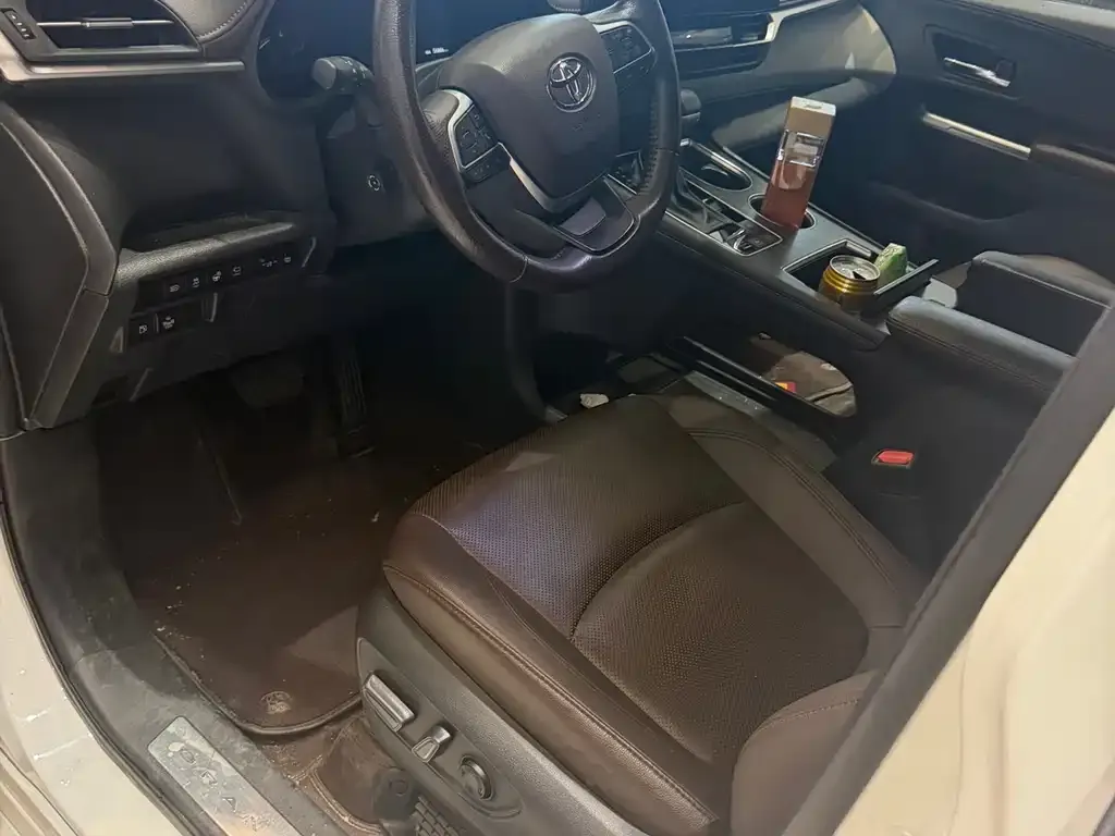 Toyota Granvia — фото 5