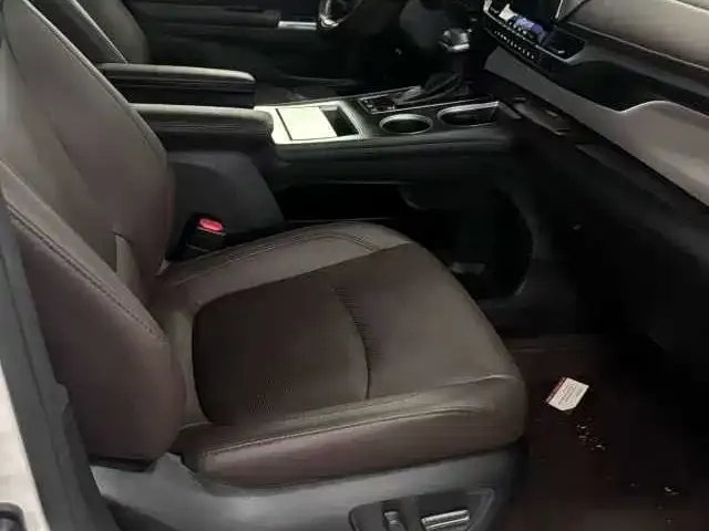 Toyota Granvia — фото 8