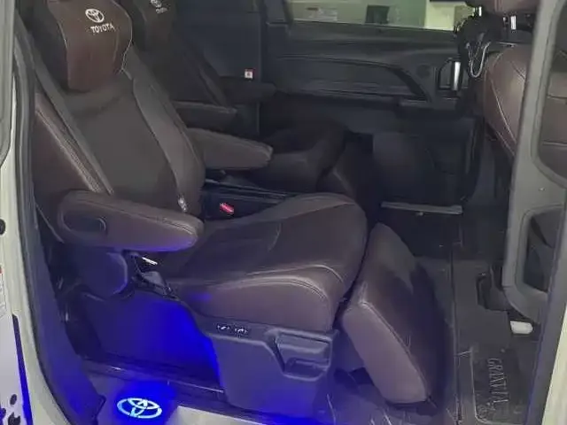 Toyota Granvia — фото 9