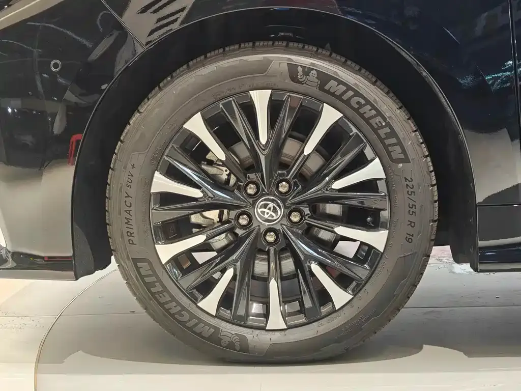Toyota Alphard — фото 3