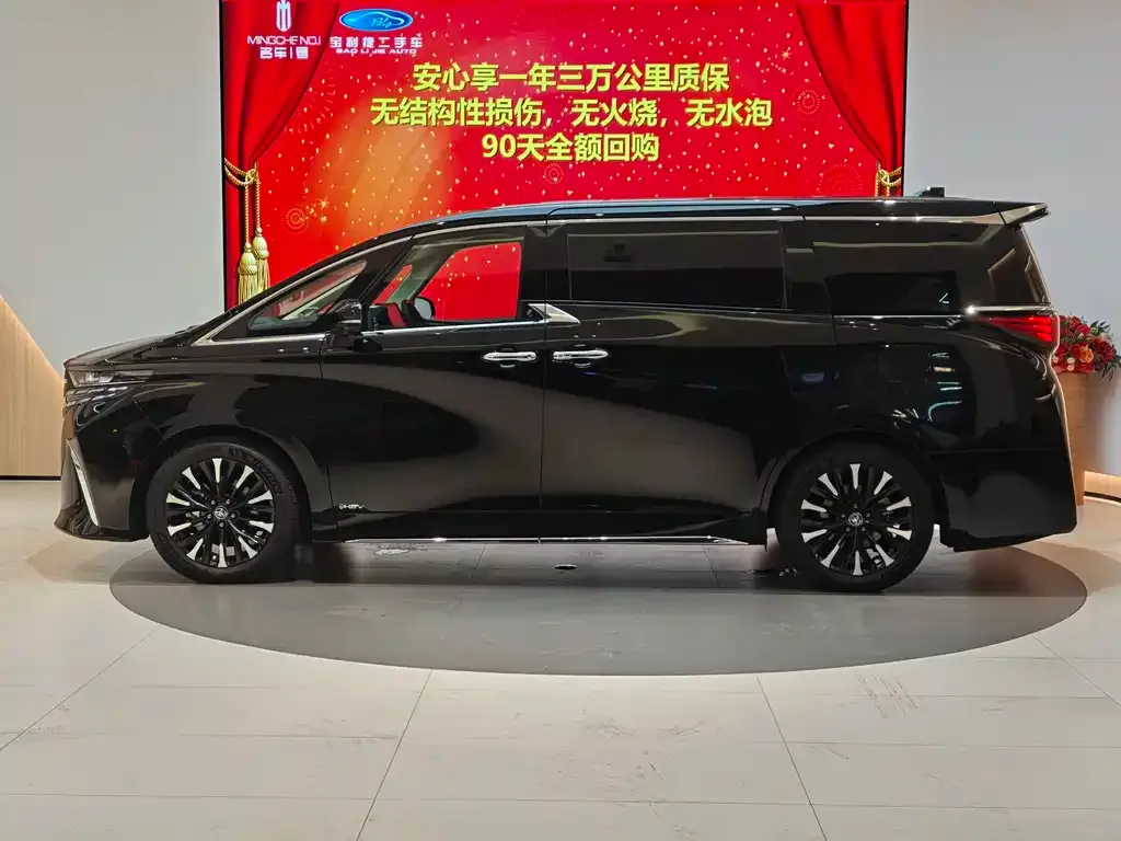Toyota Alphard — фото 4