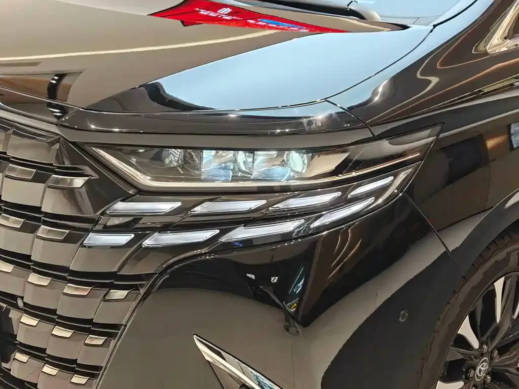 Toyota Alphard — фото 5