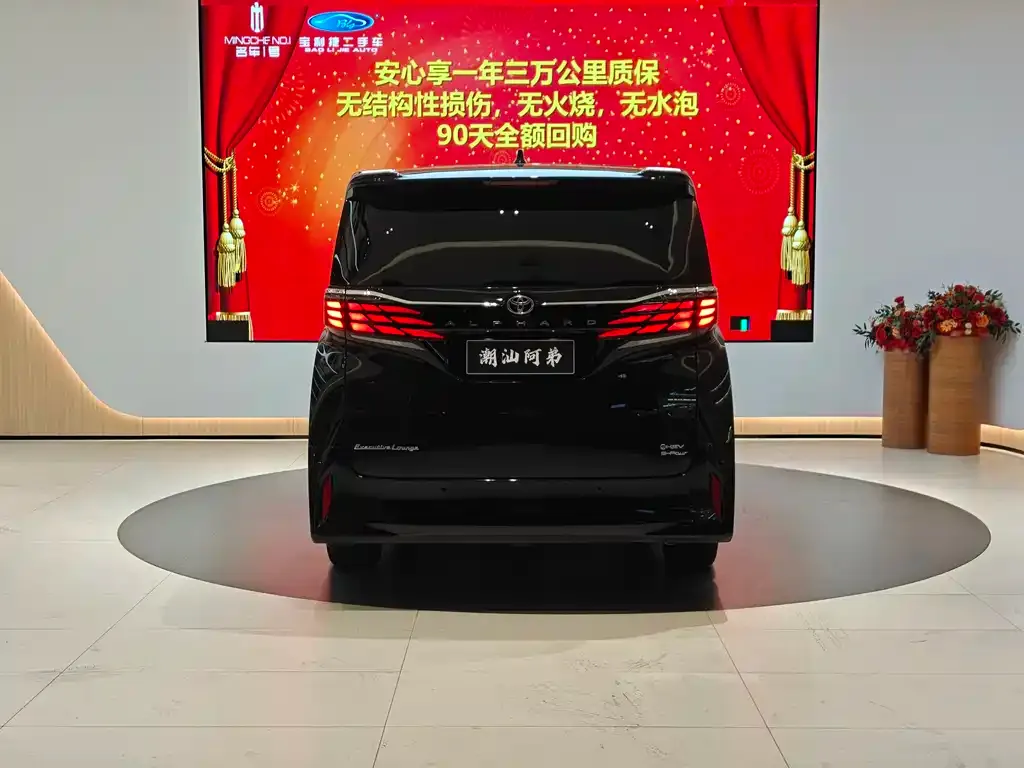 Toyota Alphard — фото 8