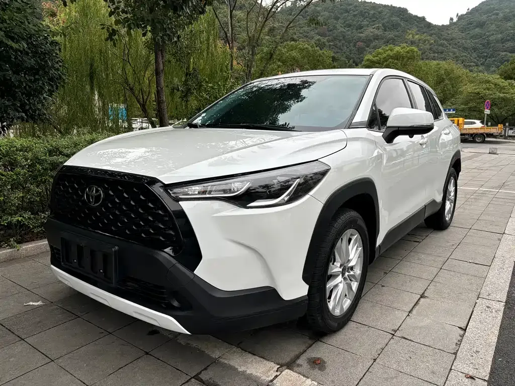 Toyota Corolla Cross — фото 1