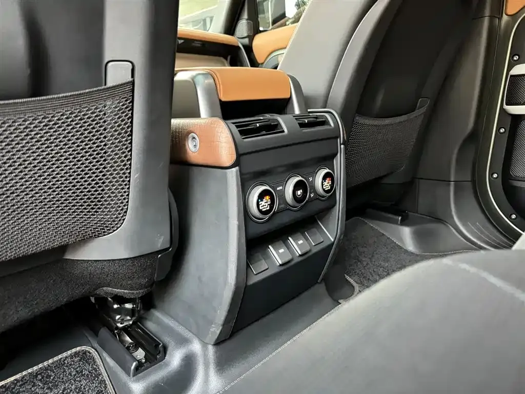 Land Rover Defender — фото 10