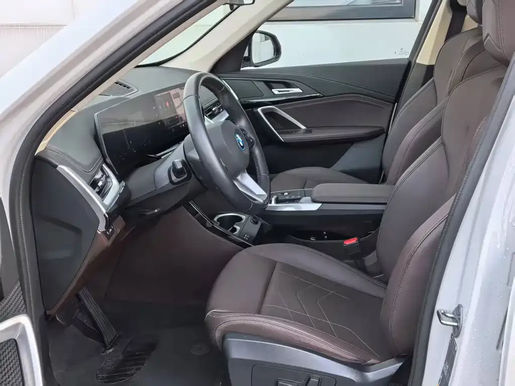 BMW iX1 2025 из CN, фото 10