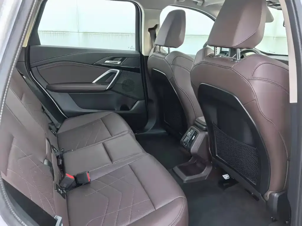 BMW iX1 2025 из CN, фото 8