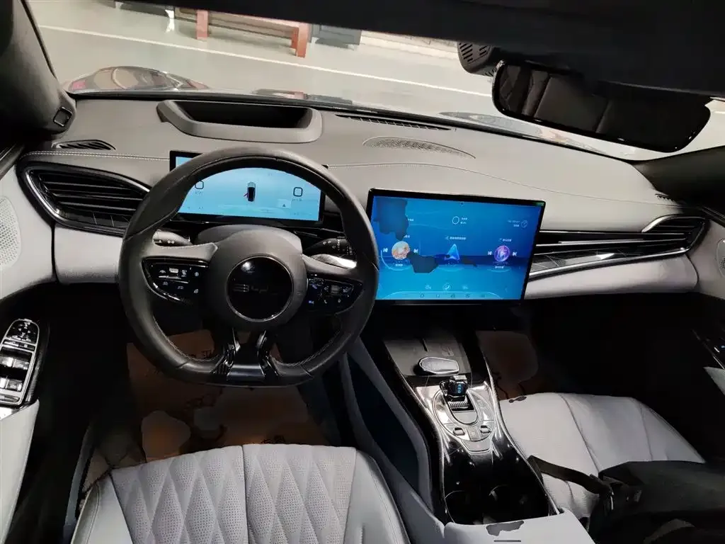 BYD Seal — фото 10
