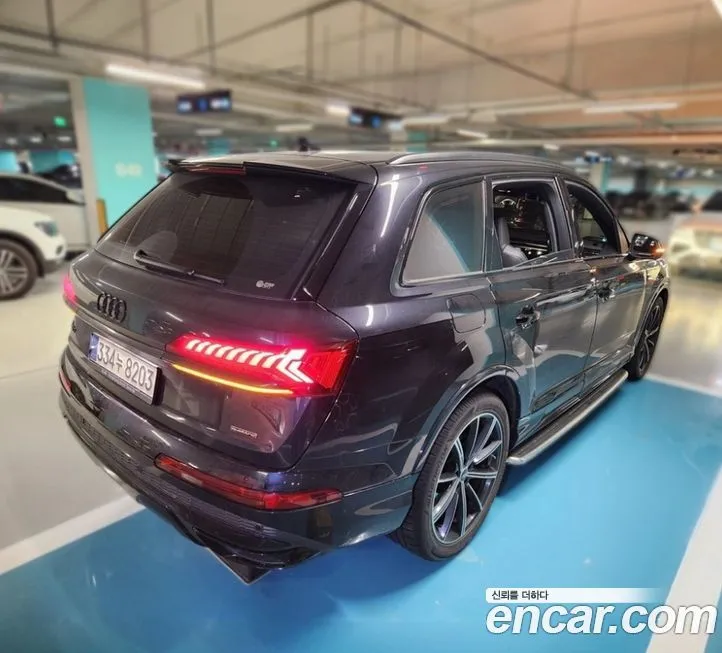 Audi Q7 2021 из KR, фото 4