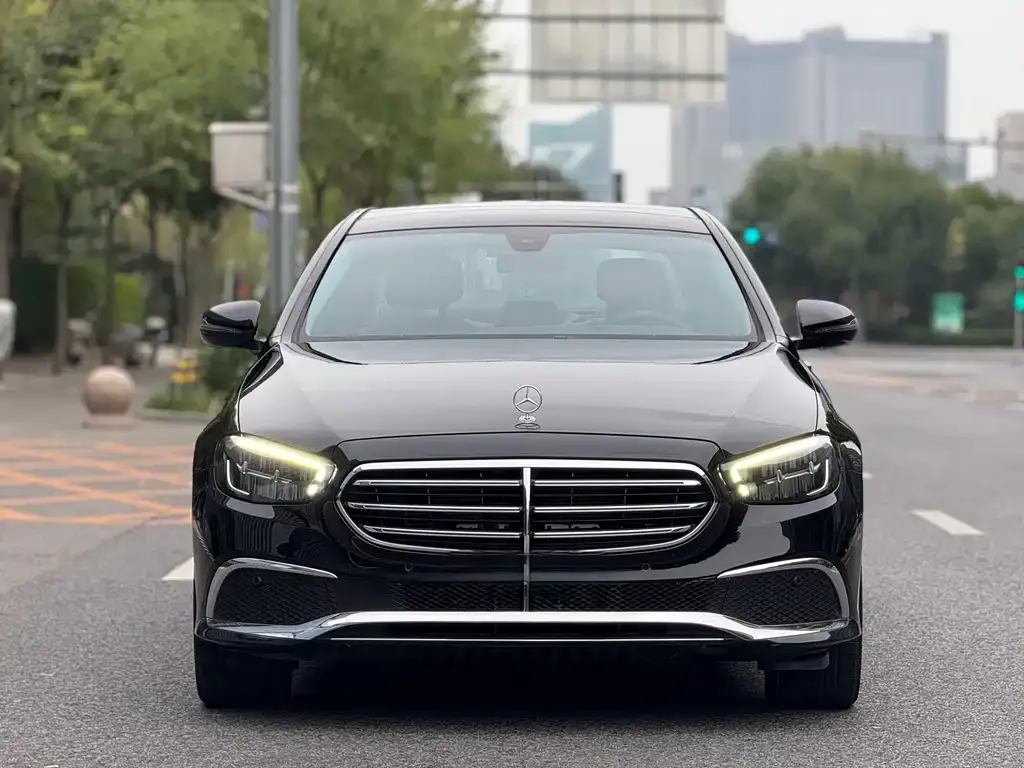 Mercedes-Benz E-Class — фото 2