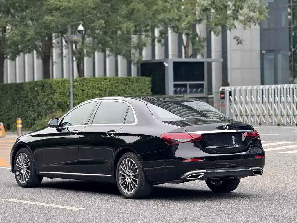 Mercedes-Benz E-Class — фото 4