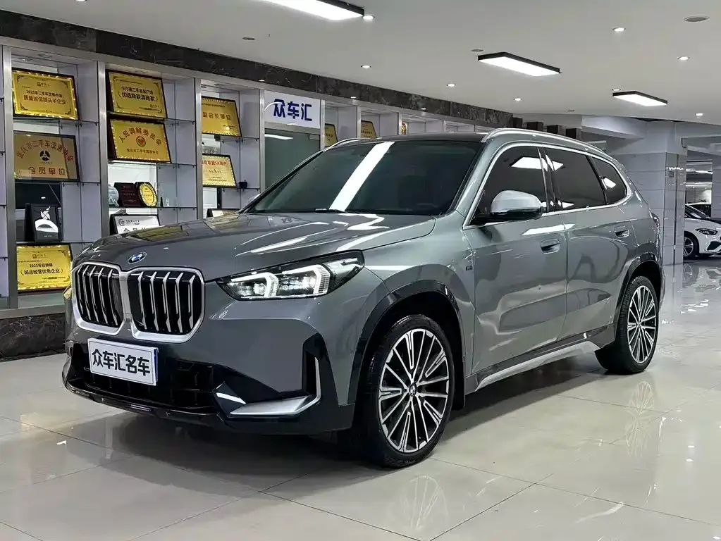 BMW X1 — фото 1