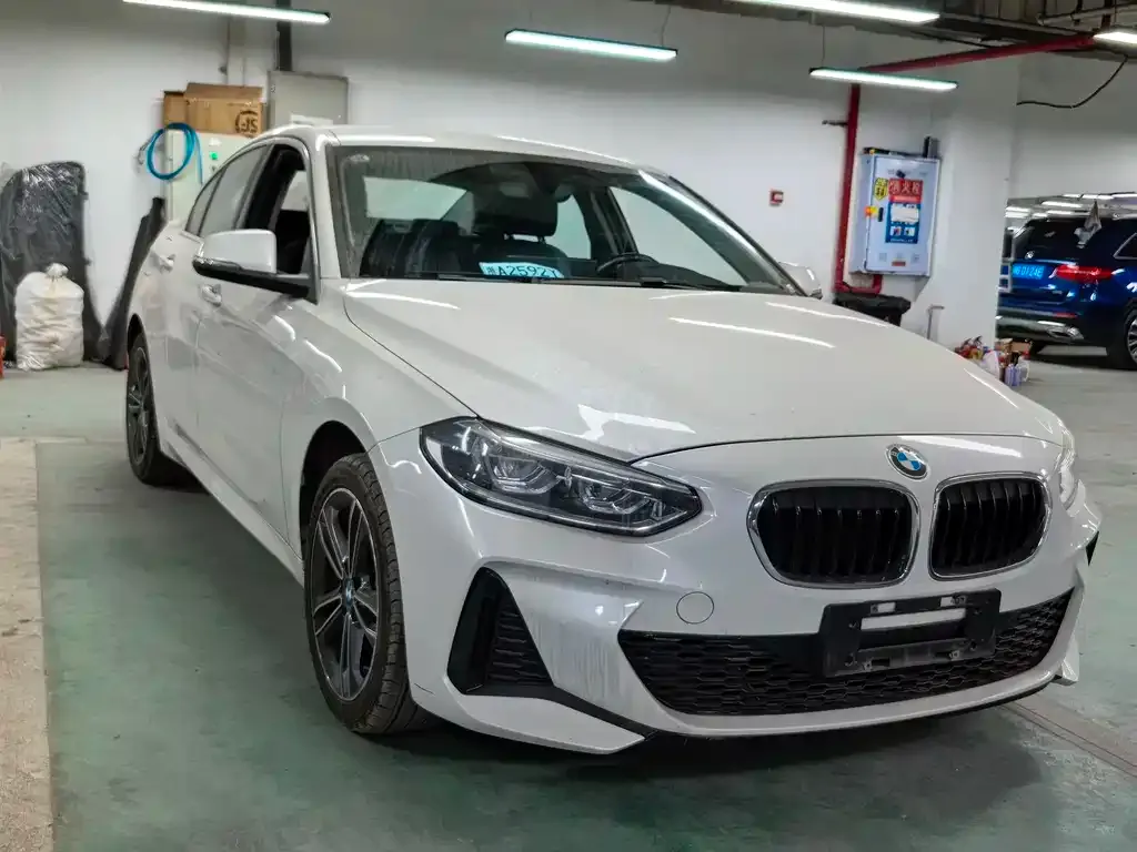BMW 1 Series 2021 из CN, фото 3