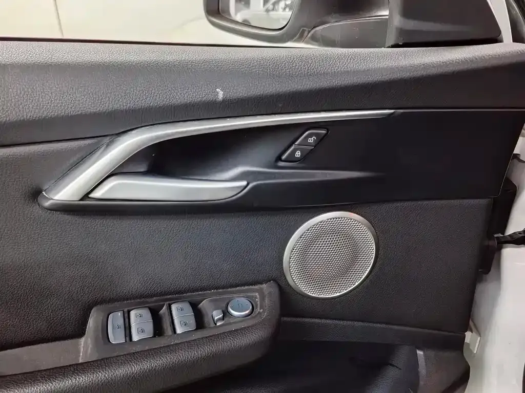 BMW 1 Series 2021 из CN, фото 9