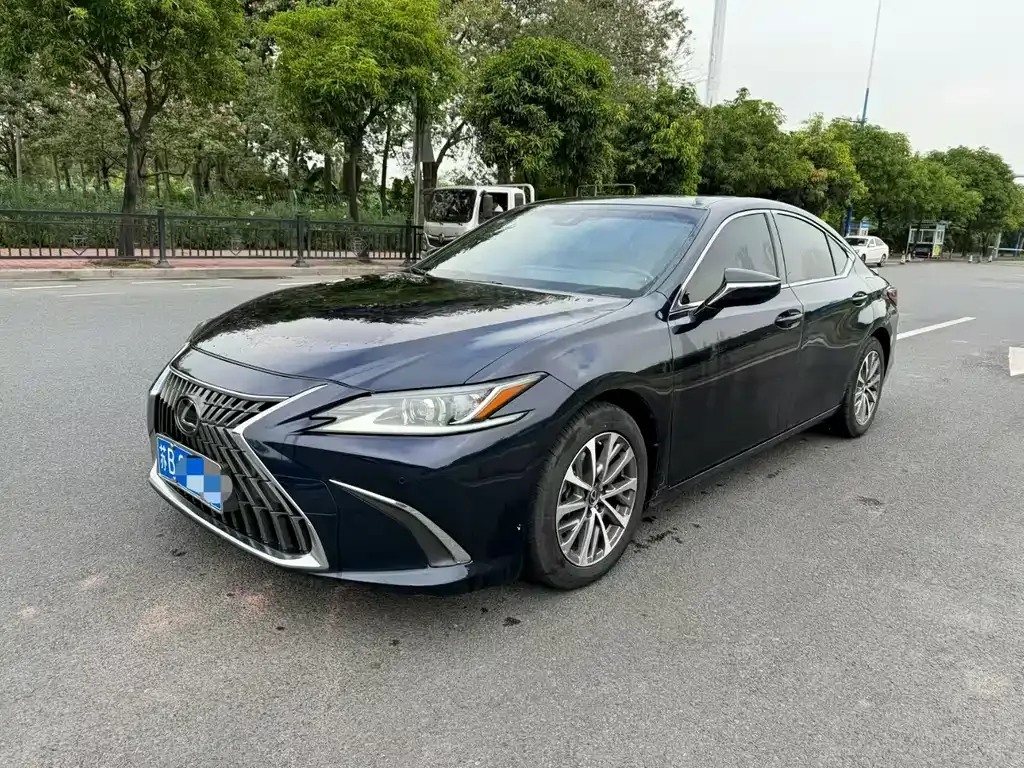Lexus ES — фото 1