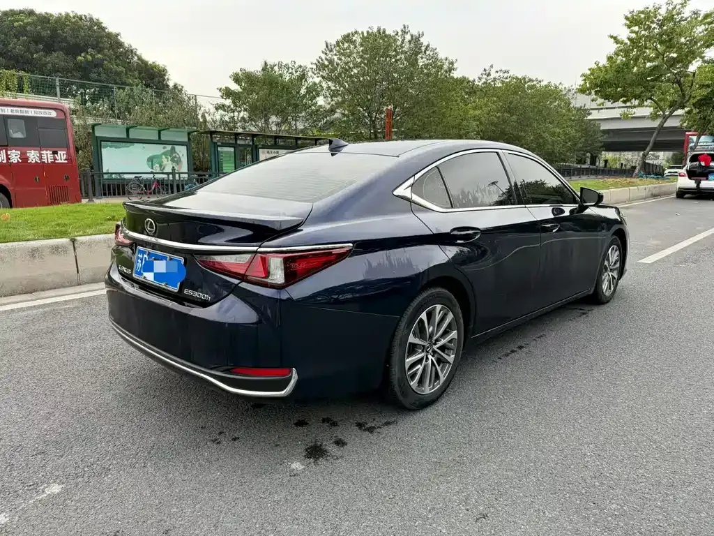 Lexus ES — фото 4