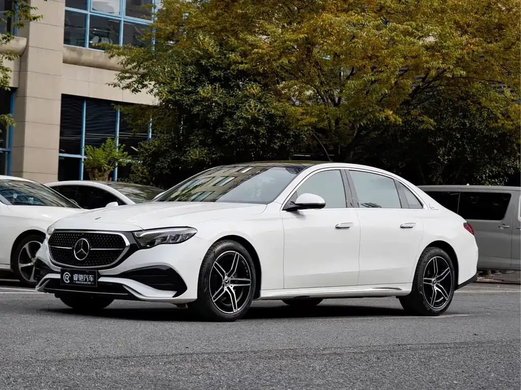 Mercedes-Benz E-Class — фото 2