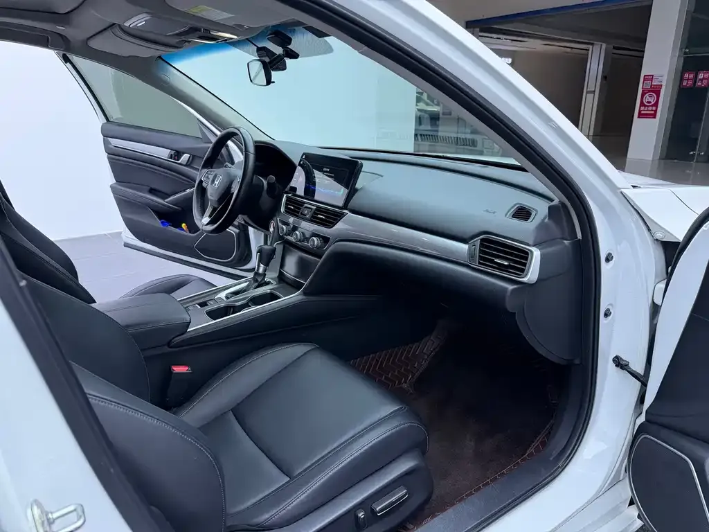 Honda Accord — фото 7