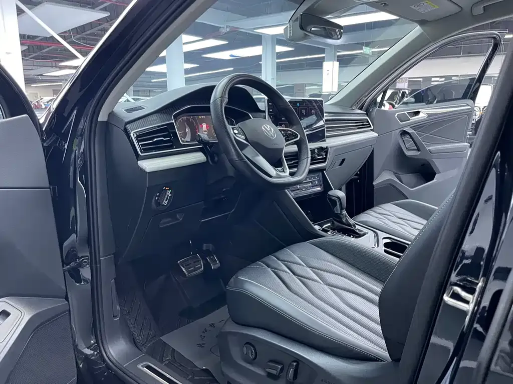 Volkswagen Tiguan L 2023 из CN, фото 4