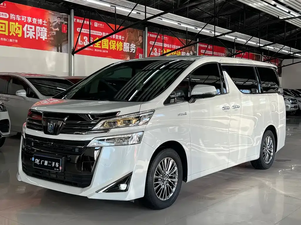 Toyota Vellfire — фото 1