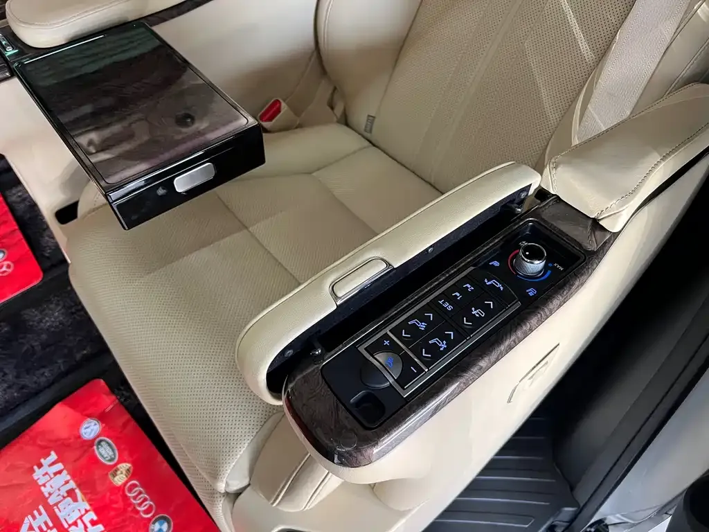 Toyota Vellfire — фото 10