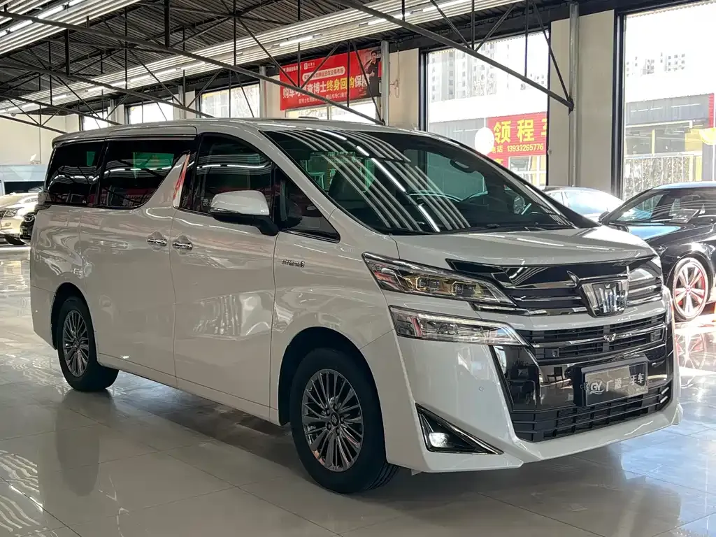 Toyota Vellfire — фото 3
