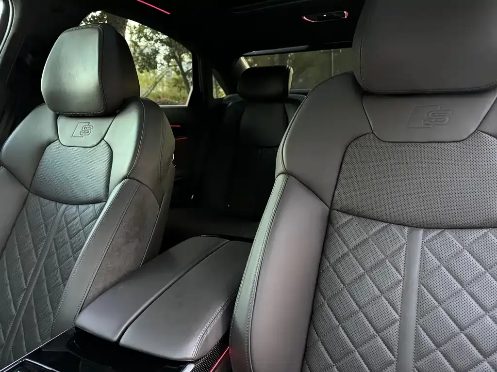 Audi S8 2022 из CN, фото 8