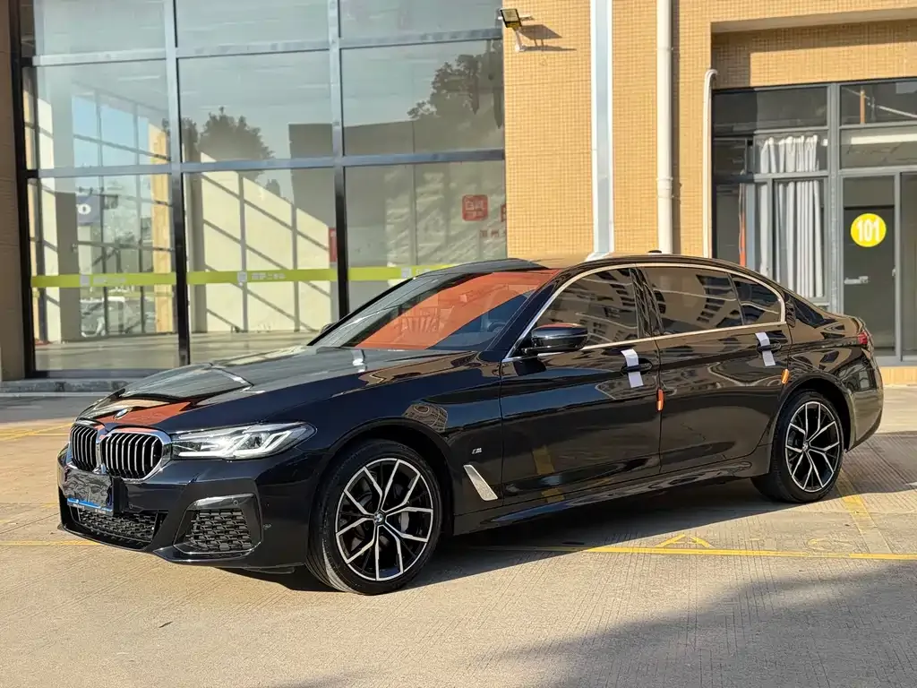 BMW 5 Series — фото 1