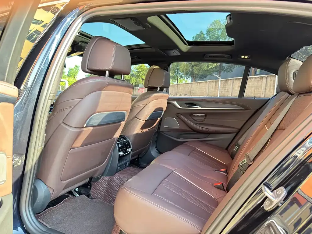 BMW 5 Series — фото 10