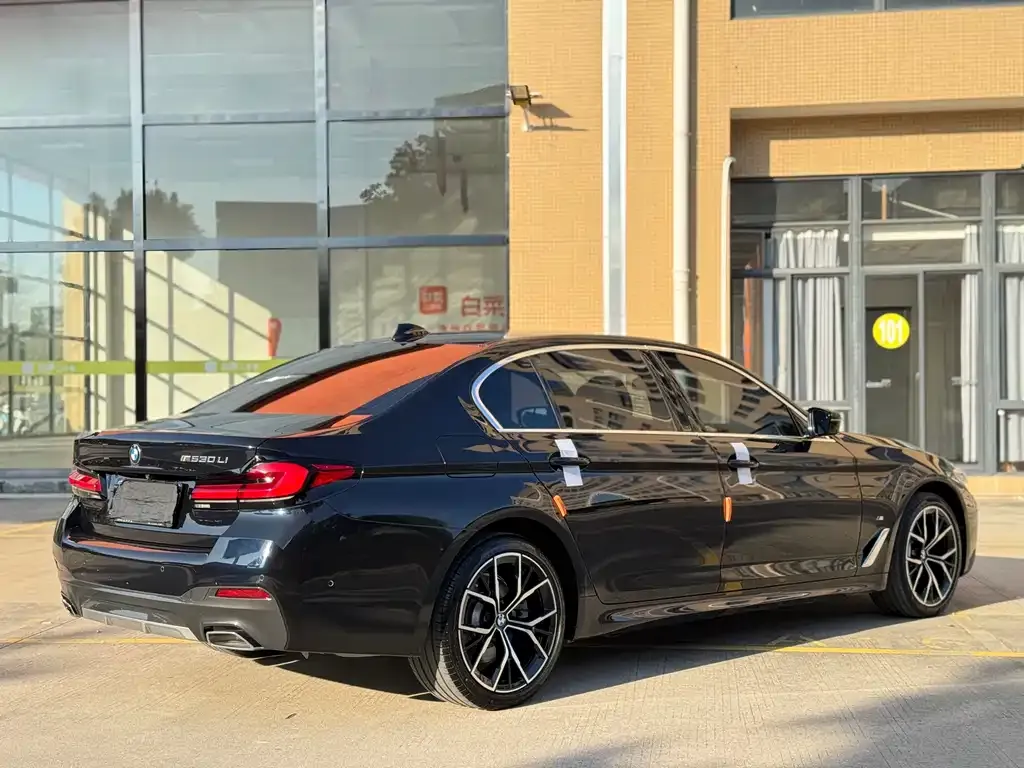 BMW 5 Series — фото 4