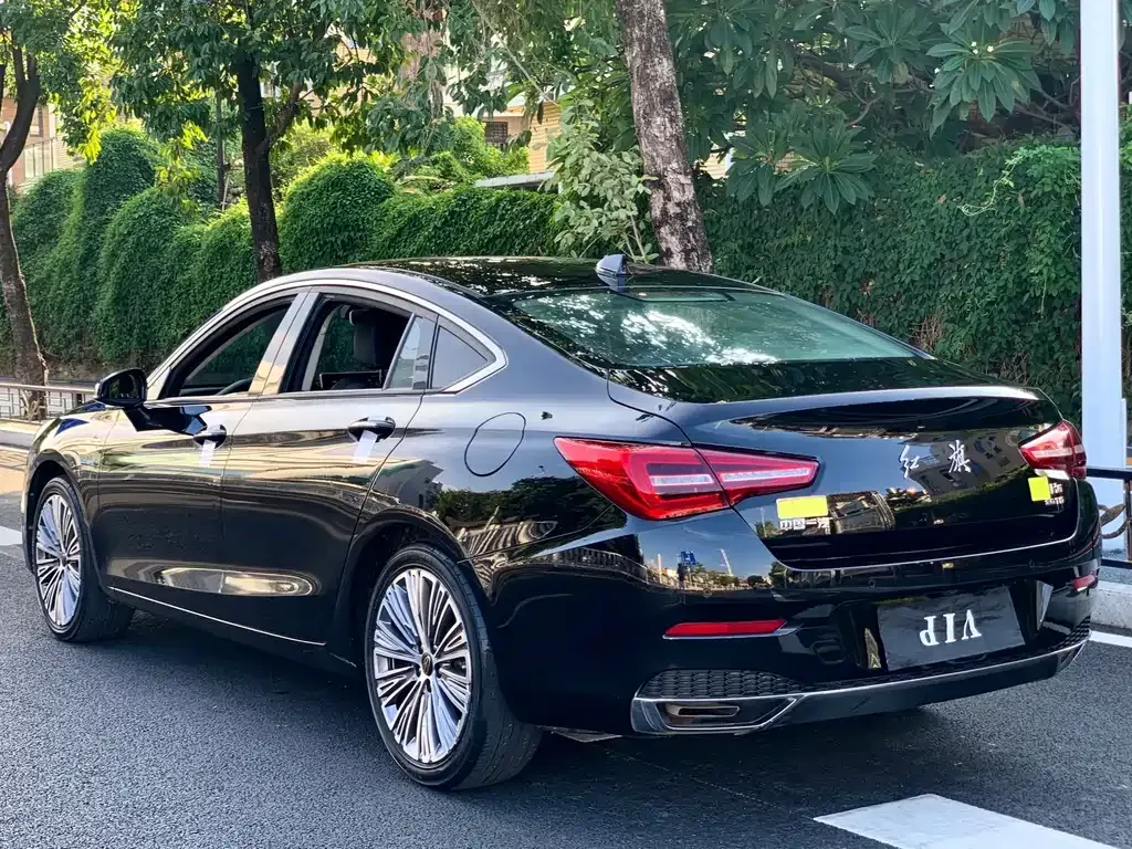 Hongqi H5 — фото 9