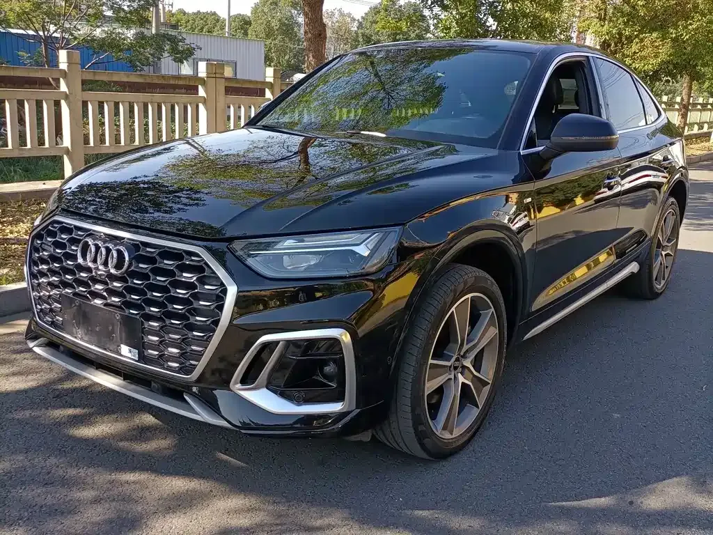 Audi Q5L Sportback 2022 из CN, фото 1