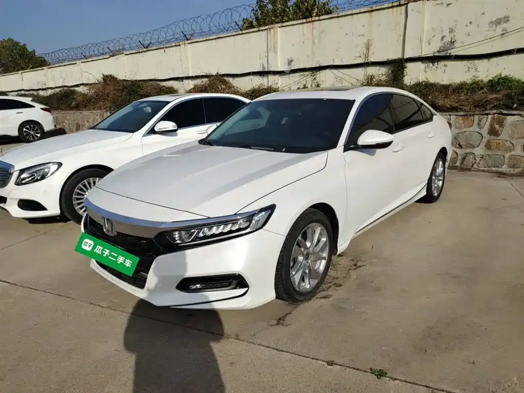 Honda Accord — фото 1