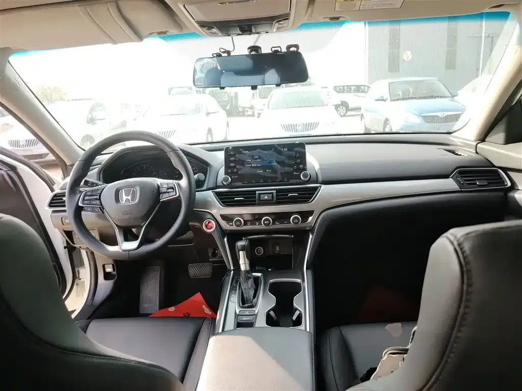 Honda Accord — фото 10