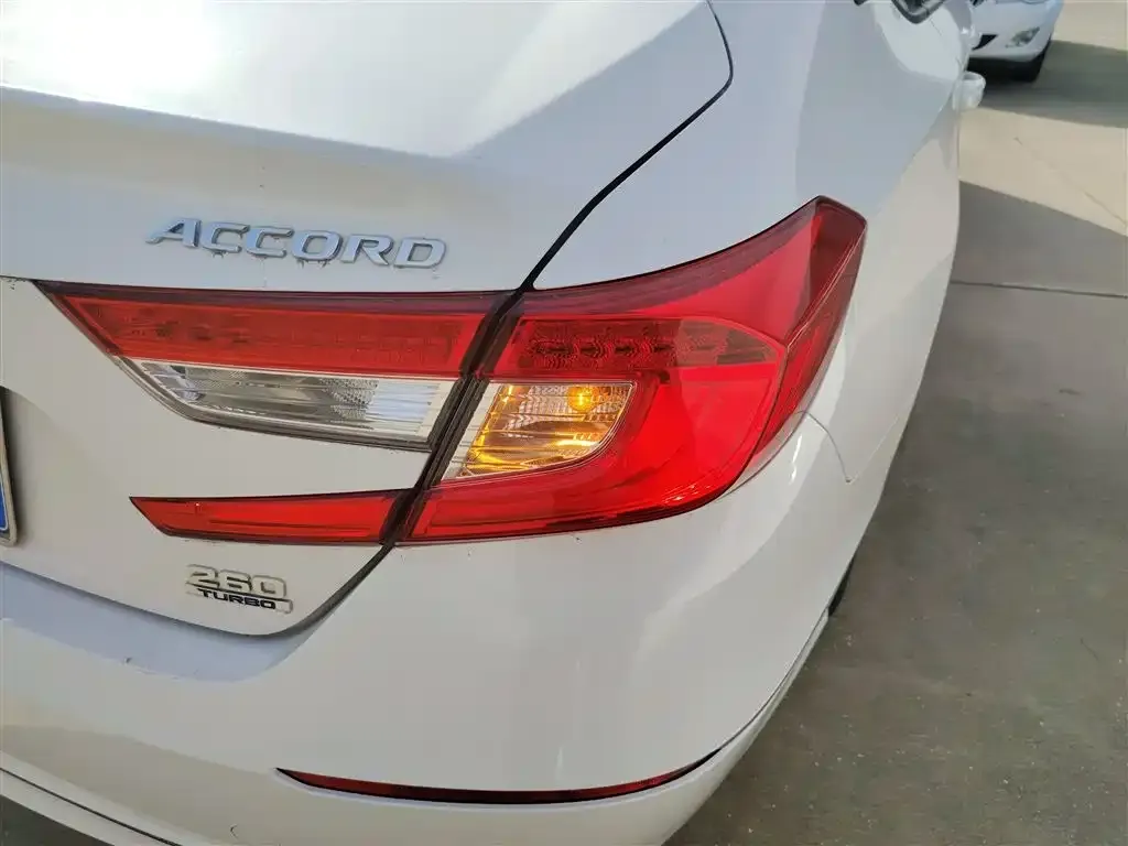 Honda Accord — фото 8