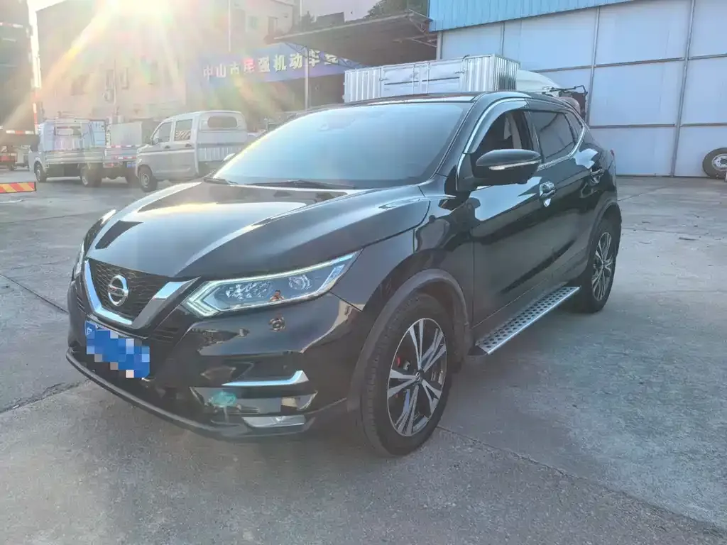 Nissan Qashqai — фото 1