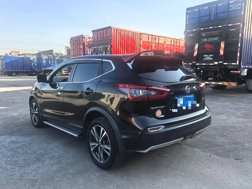 Nissan Qashqai — фото 8
