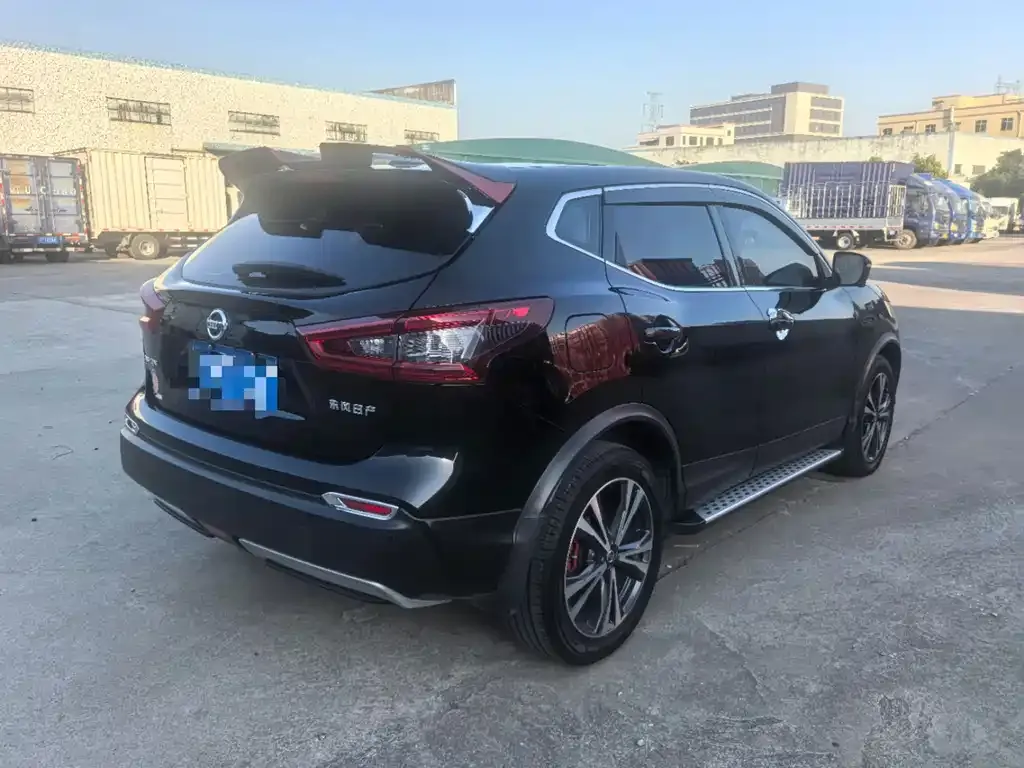 Nissan Qashqai — фото 9