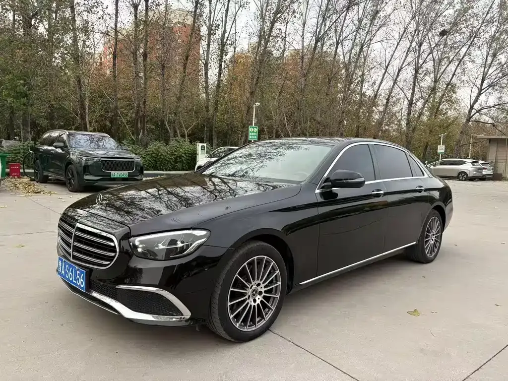 Mercedes-Benz E-Class — фото 1