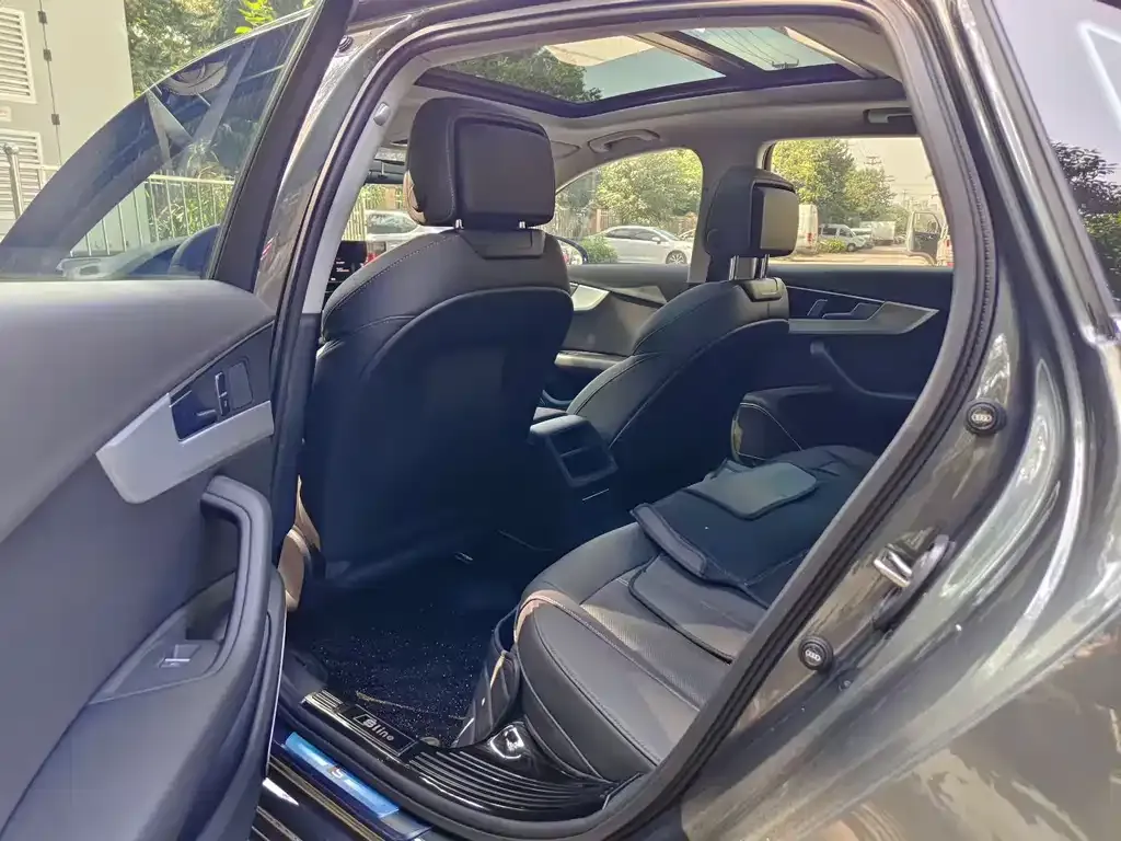 Audi A4L 2024 из CN, фото 8