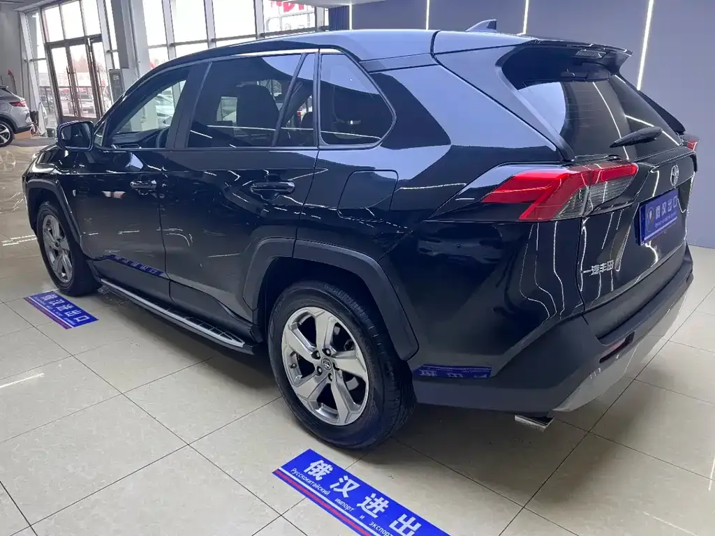 Toyota RAV4 2022 из CN, фото 4
