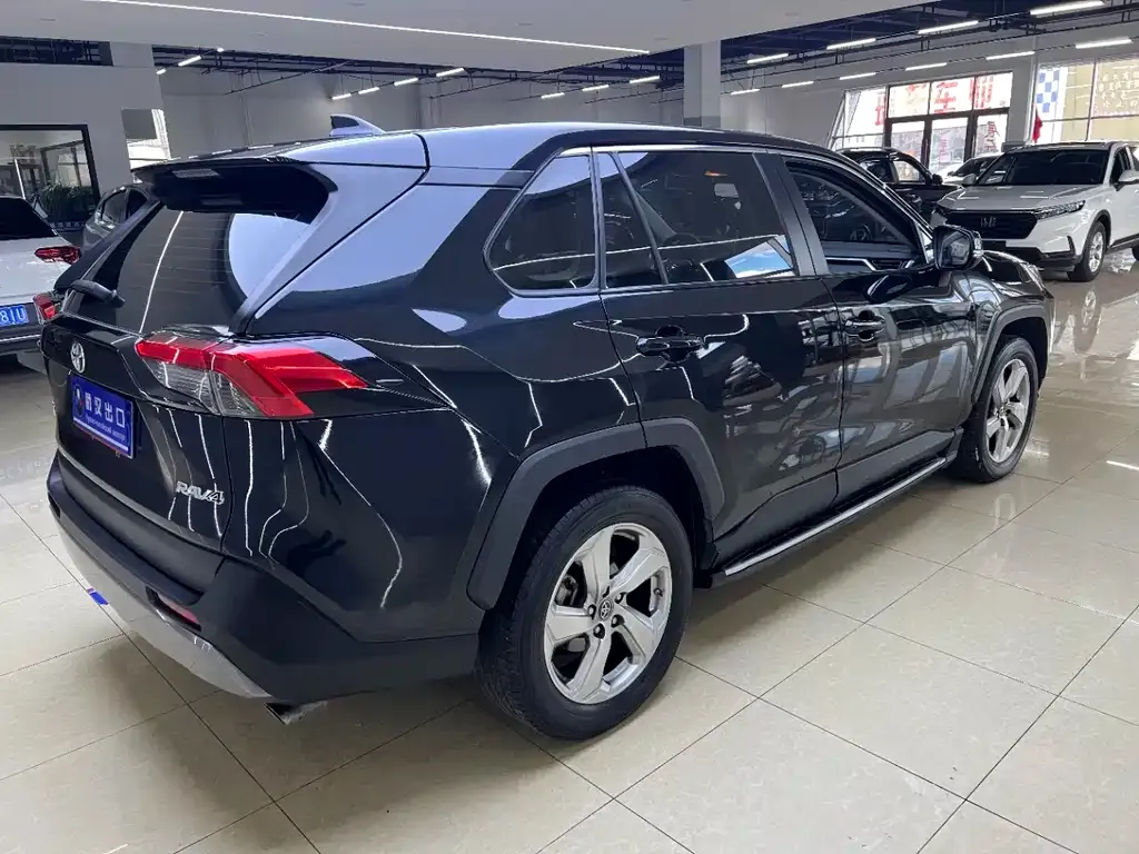 Toyota RAV4 2022 из CN, фото 5