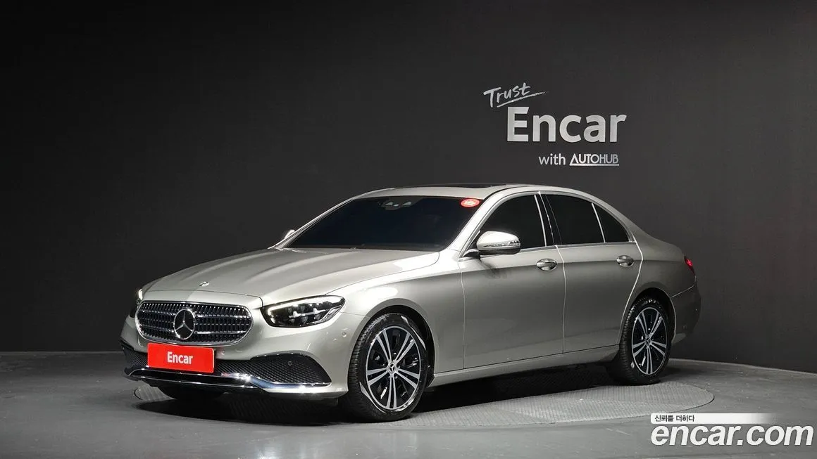 Mercedes-Benz E-Class — фото 1