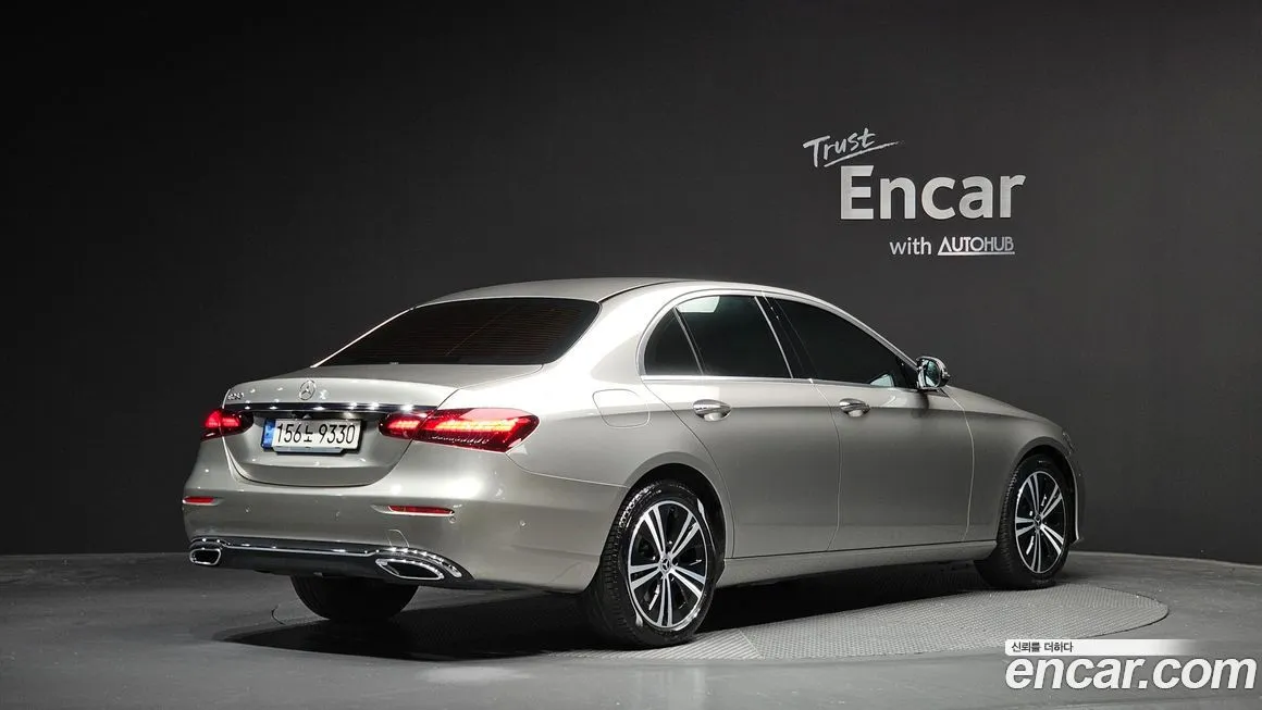 Mercedes-Benz E-Class — фото 2